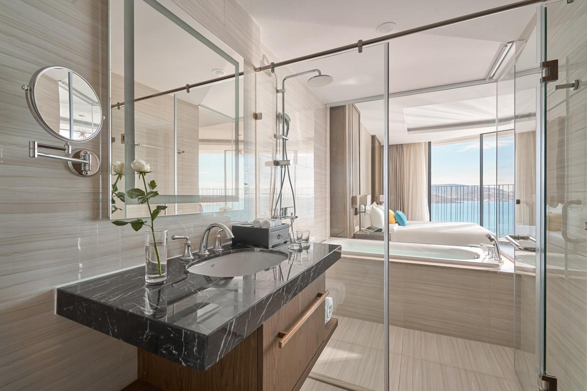 Panorama Oceanfront Suite Nha Trang Exterior foto